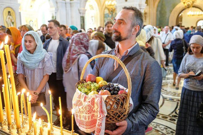 Какие плоды освящают на Яблочный Спас и зачем это нужно делать