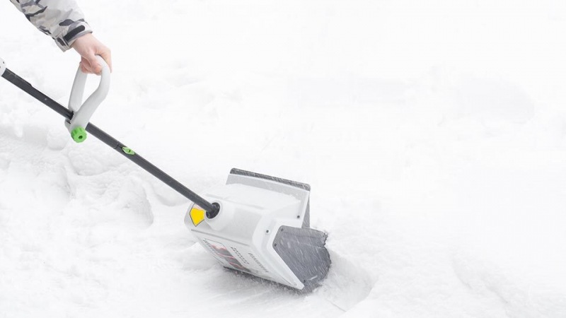 Топ-10 электрических лопат для уборки снега в 2024 году