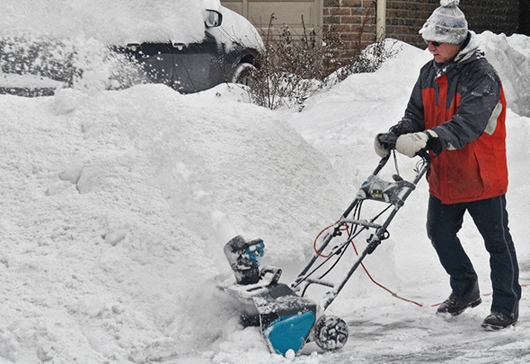 Топ-10 электрических лопат для уборки снега в 2024 году
